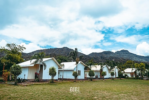 giri sarovar resort