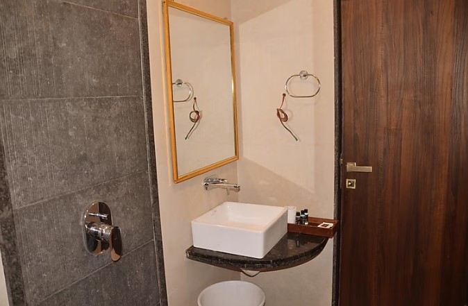 mountain breeze hotel pure veg