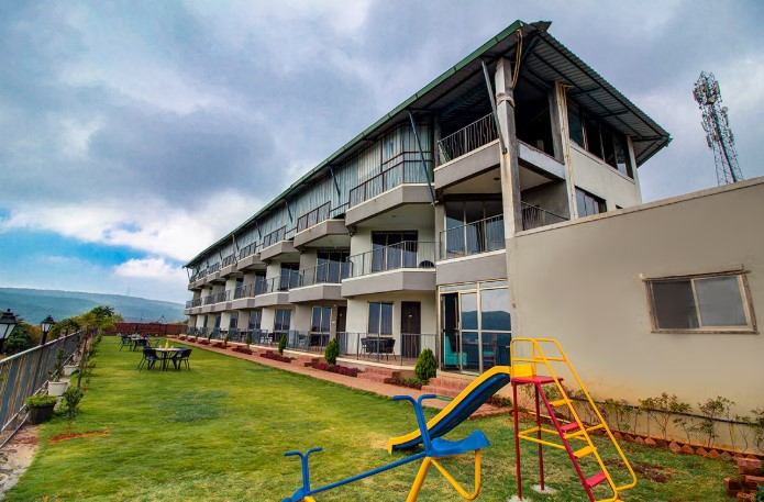 Mountain Breeze Hotel (Pure Veg),Metgutad,4 star