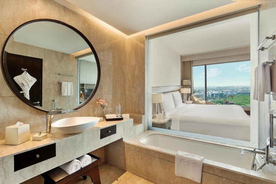 the leela ambience convention hotel delhi