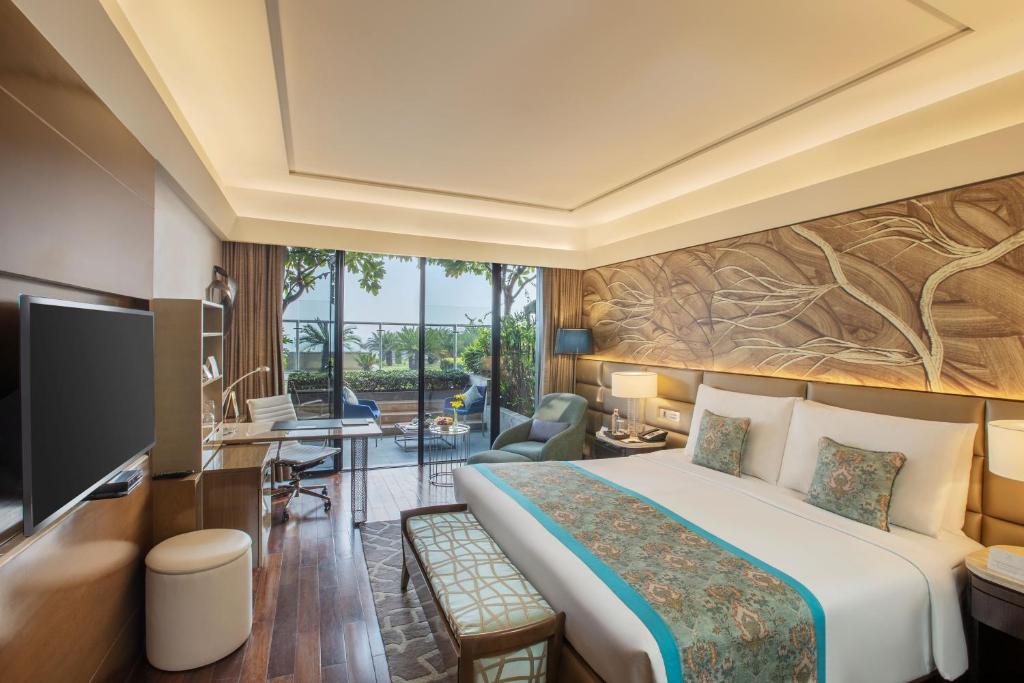the leela ambience convention hotel delhi