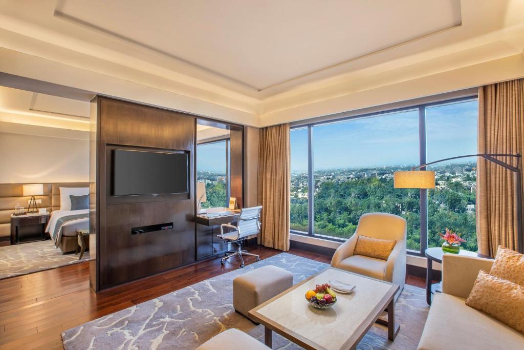the leela ambience convention hotel delhi