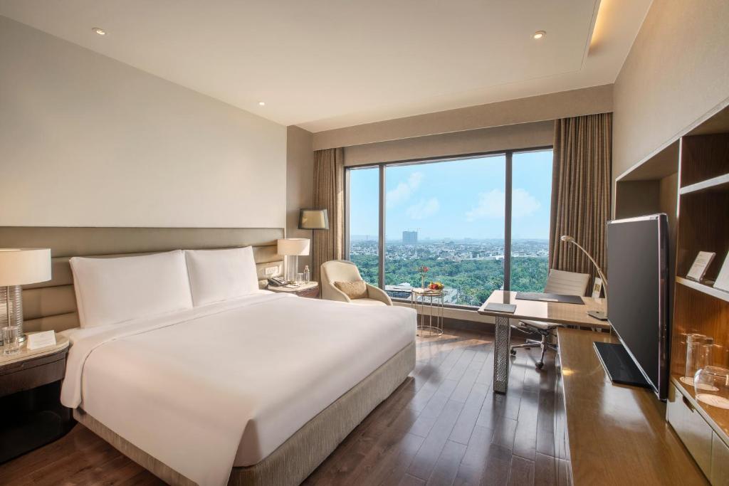 the leela ambience convention hotel delhi