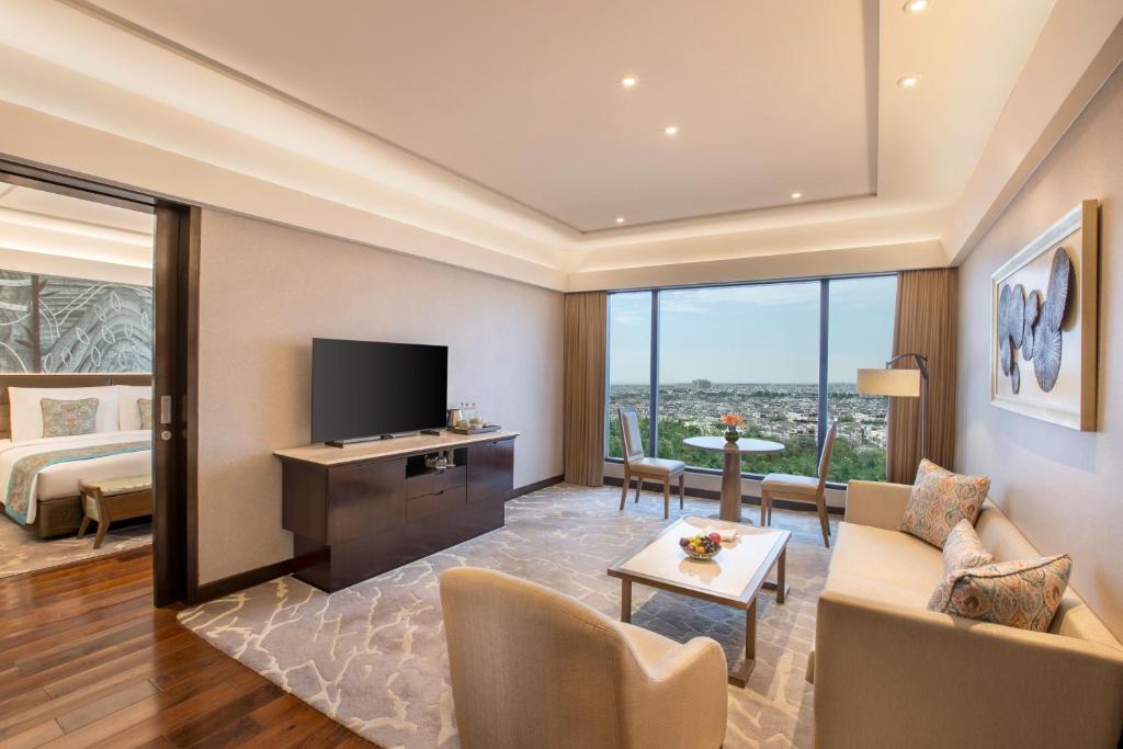 the leela ambience convention hotel delhi