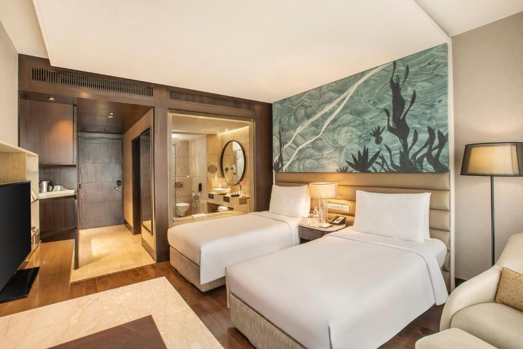 the leela ambience convention hotel delhi