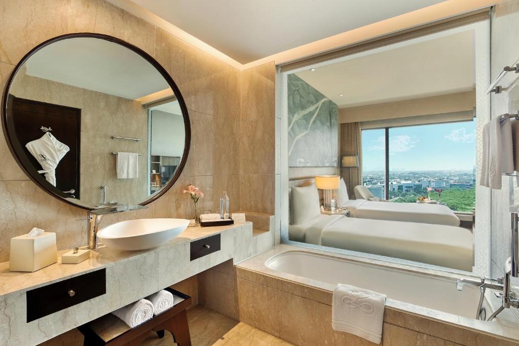 the leela ambience convention hotel delhi