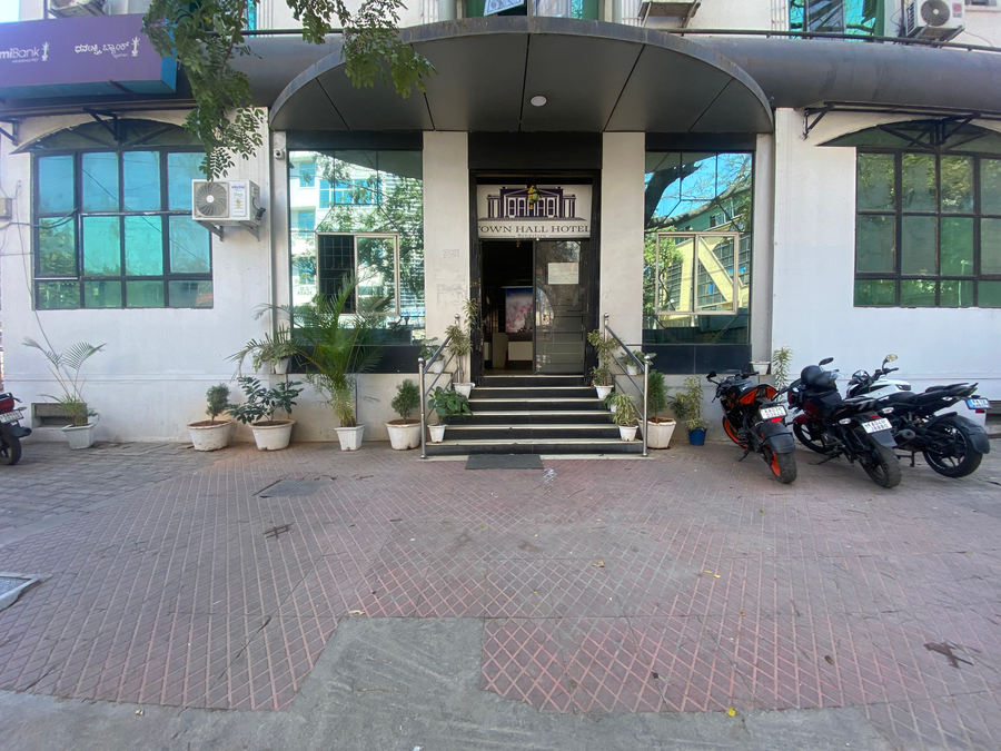hotel townhall