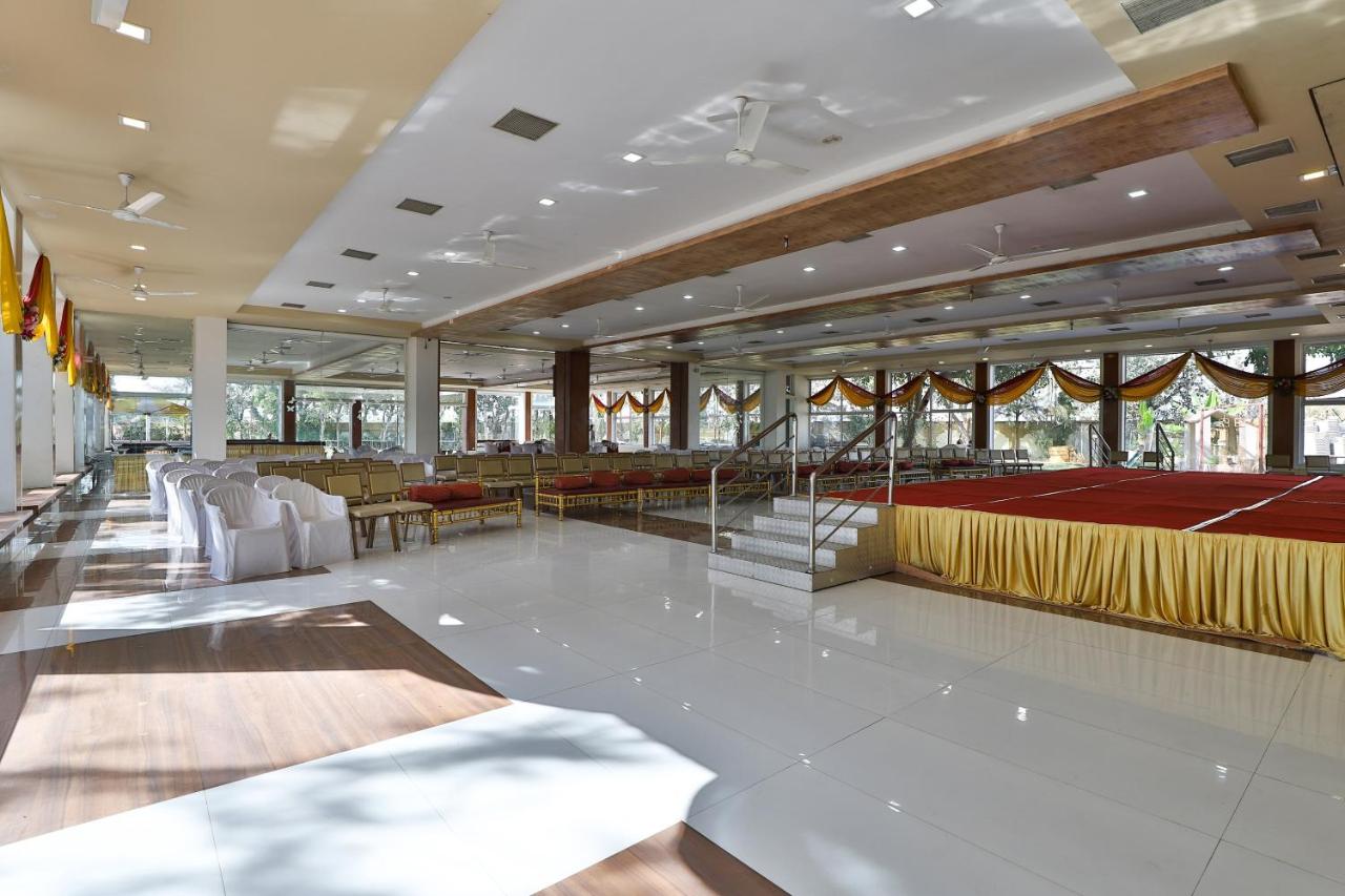 collection o vadodara airport formerly milan party hall