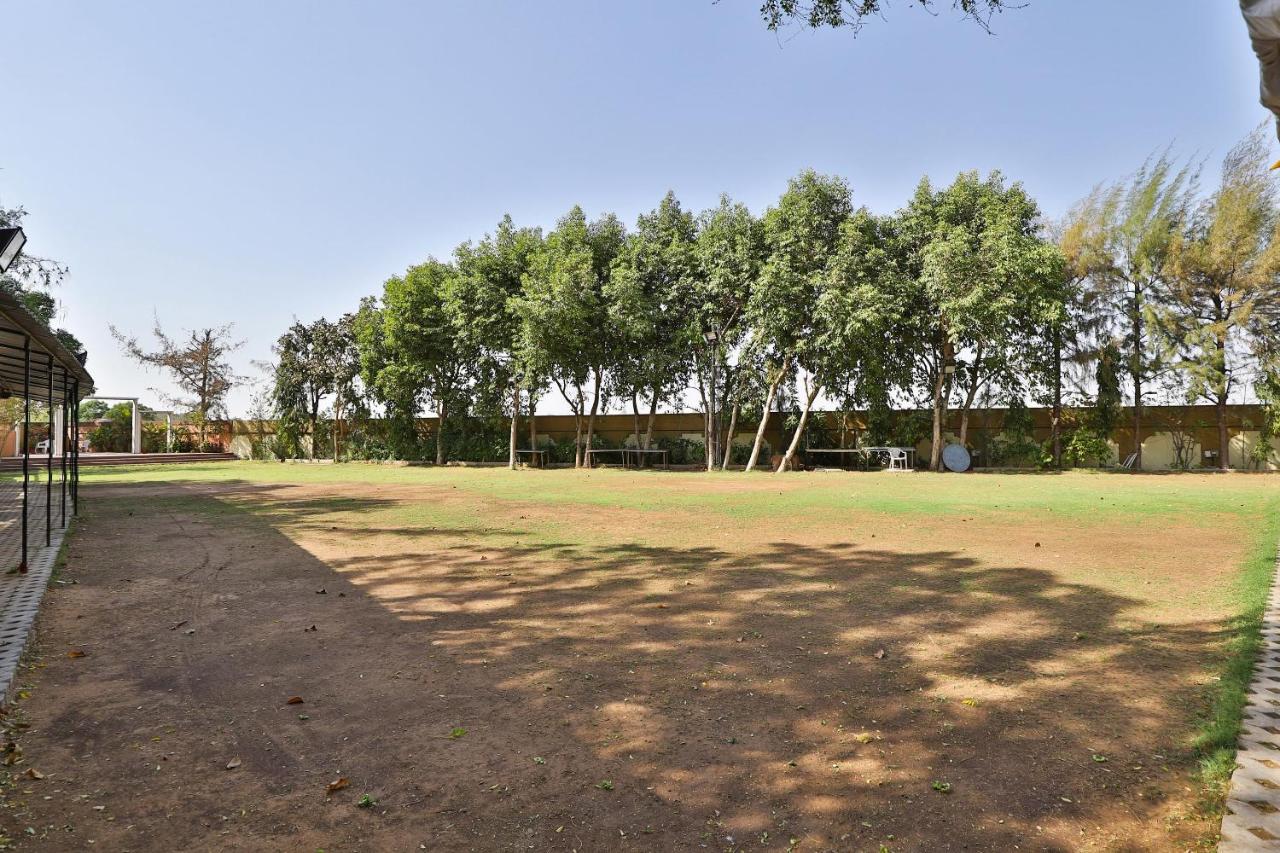 collection o vadodara airport formerly milan party hall