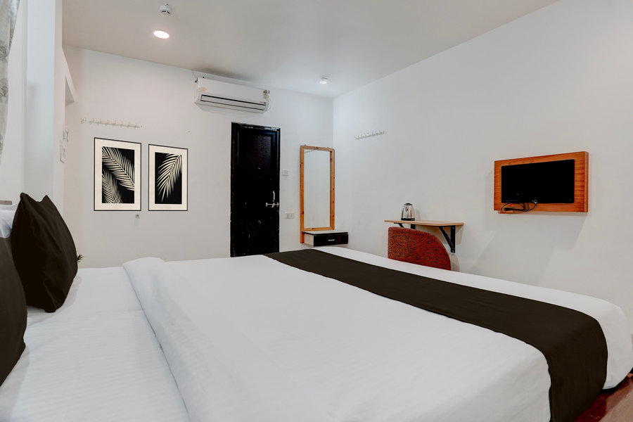 collection o vadodara airport formerly milan party hall