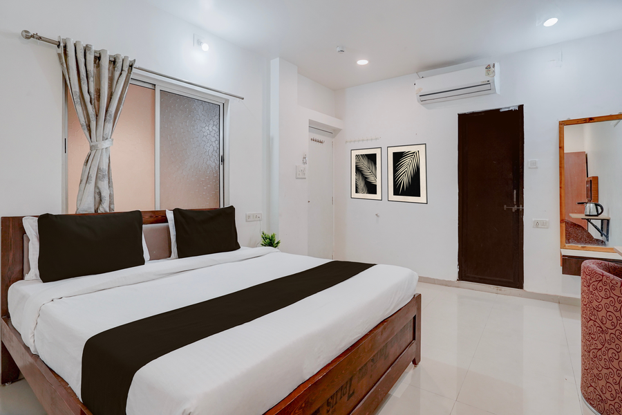 collection o vadodara airport formerly milan party hall