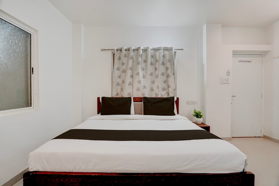 collection o vadodara airport formerly milan party hall