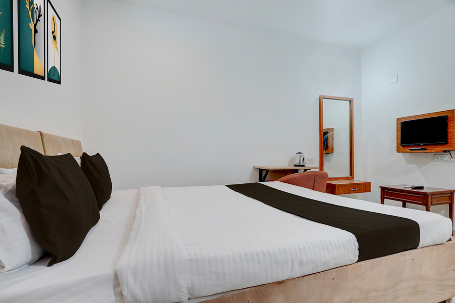 collection o vadodara airport formerly milan party hall