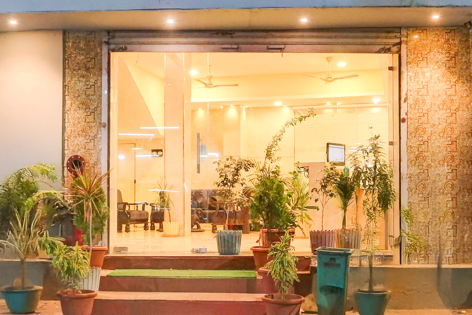 Super Townhouse Fateh Sagar Formerly Vatika Inn,Shashtri Circle,3 star