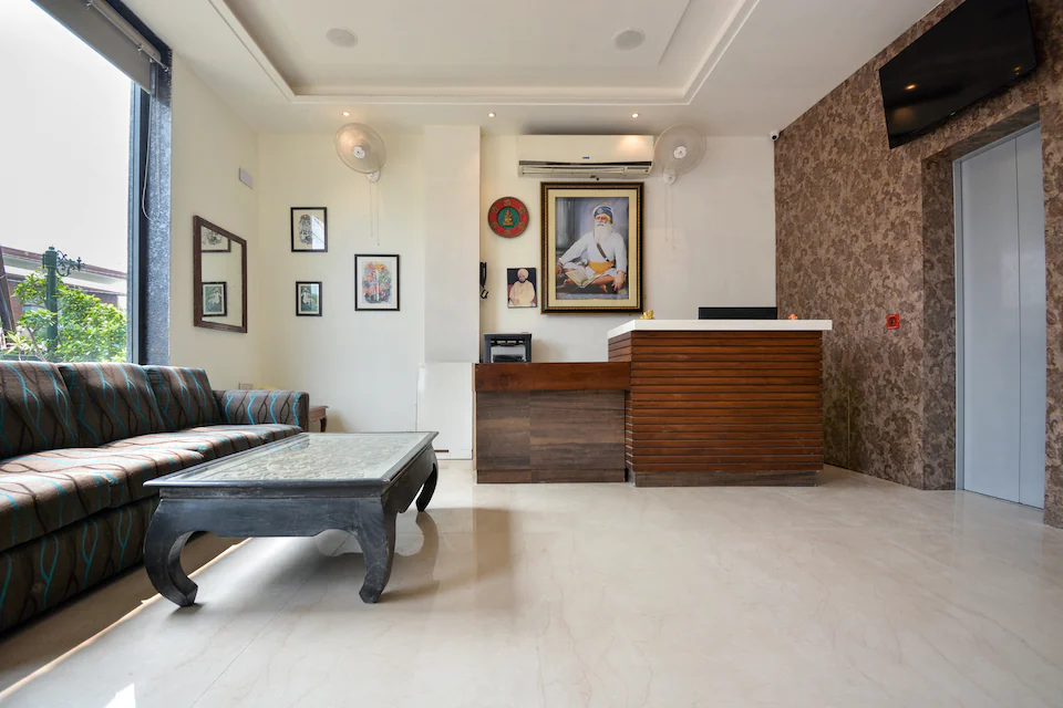 Hotel O The Phoenix House,629/1, Near Dua Gallery, Basant Avenue, White Avenue, Amritsar, Punjab 143001,3 star