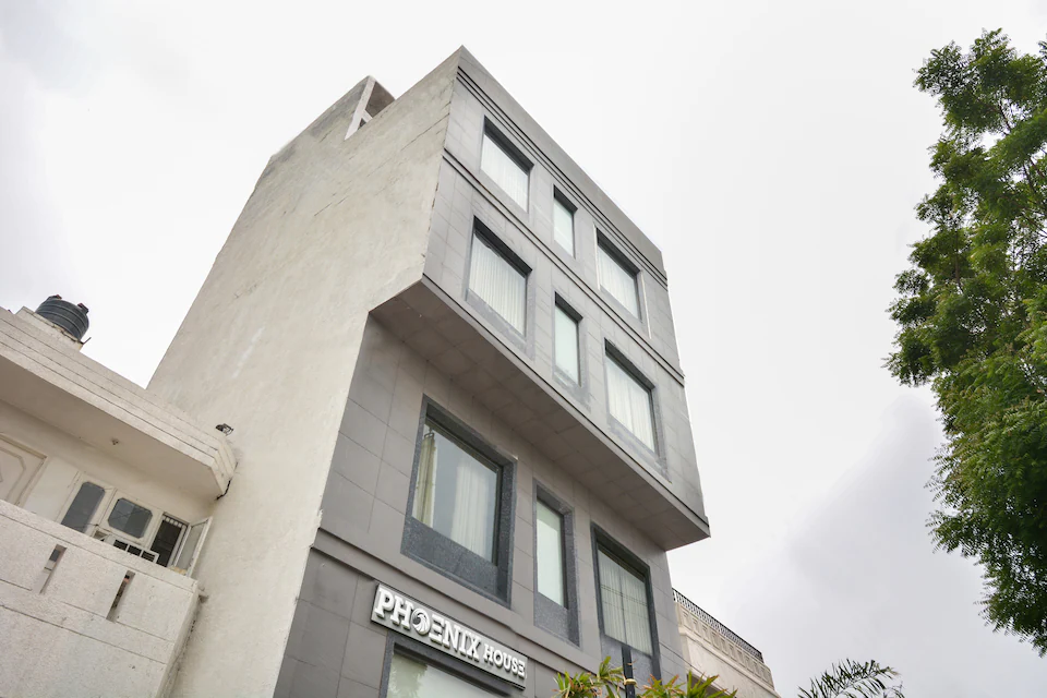 Hotel O The Phoenix House,629/1, Near Dua Gallery, Basant Avenue, White Avenue, Amritsar, Punjab 143001,3 star