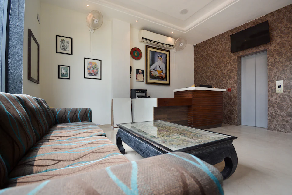 Hotel O The Phoenix House,629/1, Near Dua Gallery, Basant Avenue, White Avenue, Amritsar, Punjab 143001,3 star