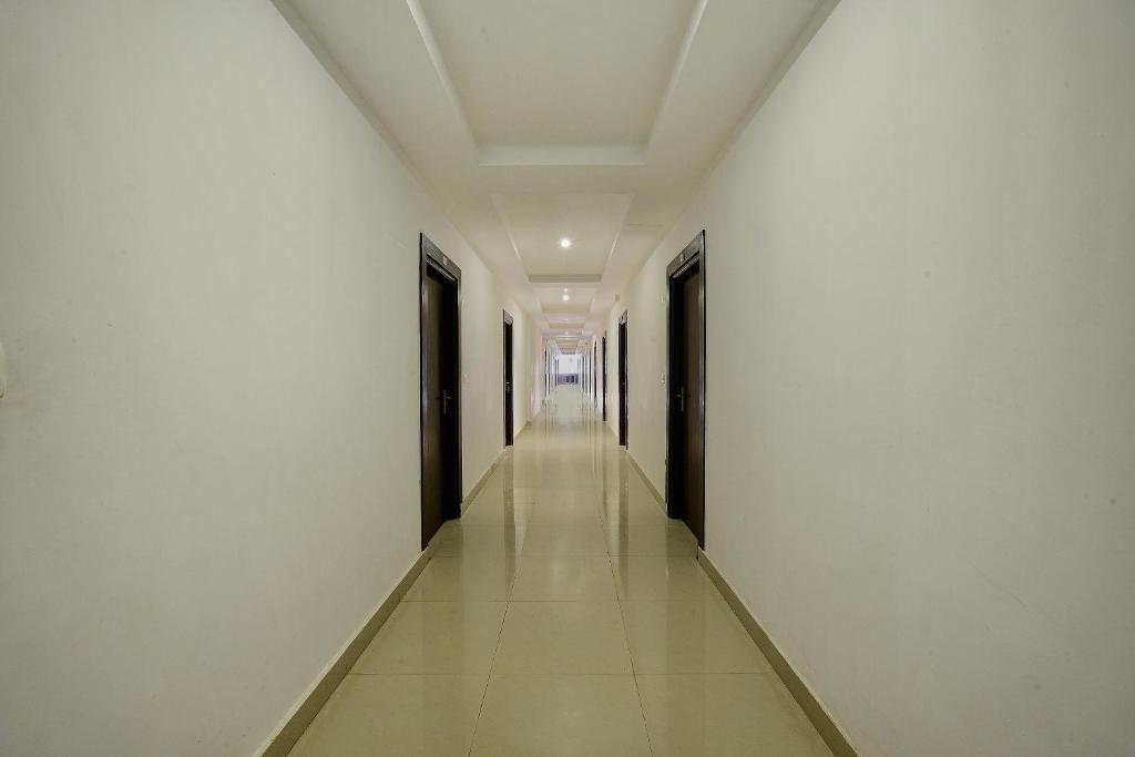 Hotel Samanvi International,Hotel Samanvi International Rsk Complex, Sbg Bridge, Main Road, Nh-234, Belur, Karnataka 573115,3 star