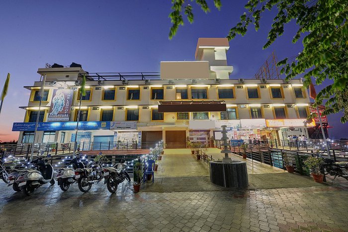 hotel samanvi international