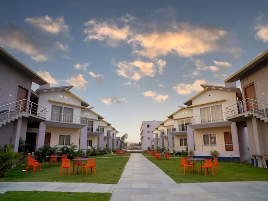 Parth King Beach Resort,Mandarmani,3 star