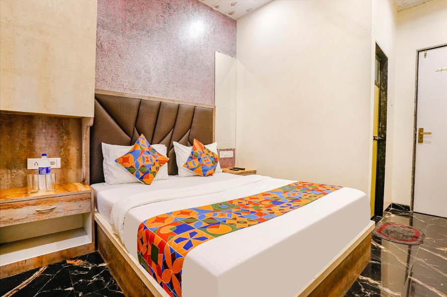 Fabexpress The United,Andheri,3 star