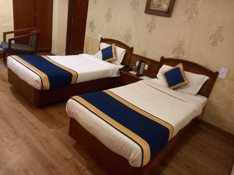 Hotel Tekarees Inn,Hazratganj,3 star