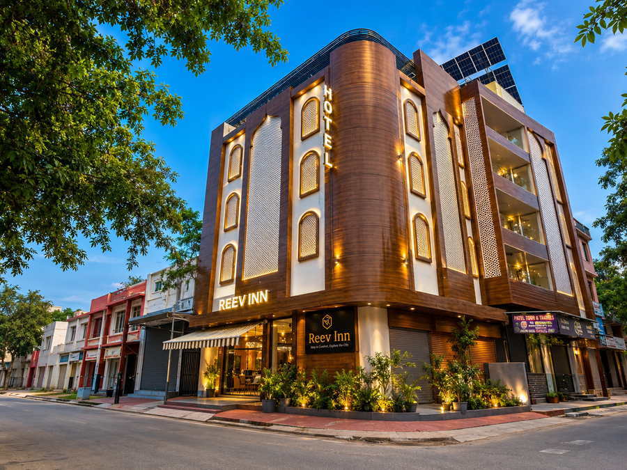 Hotel Reeve Inn,Bani Park,3 star