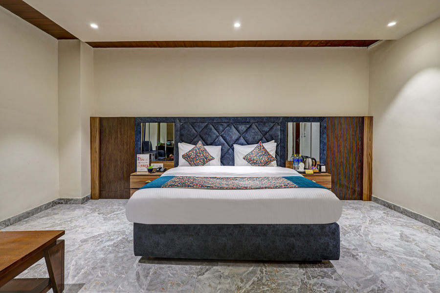 lavanya hotel near alipur delhi