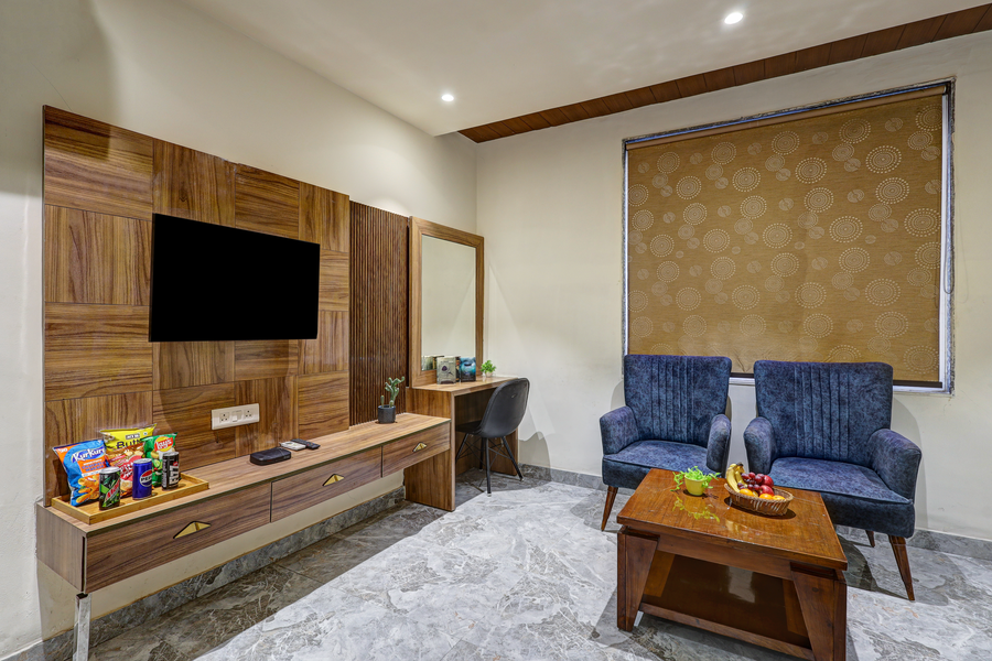 lavanya hotel near alipur delhi