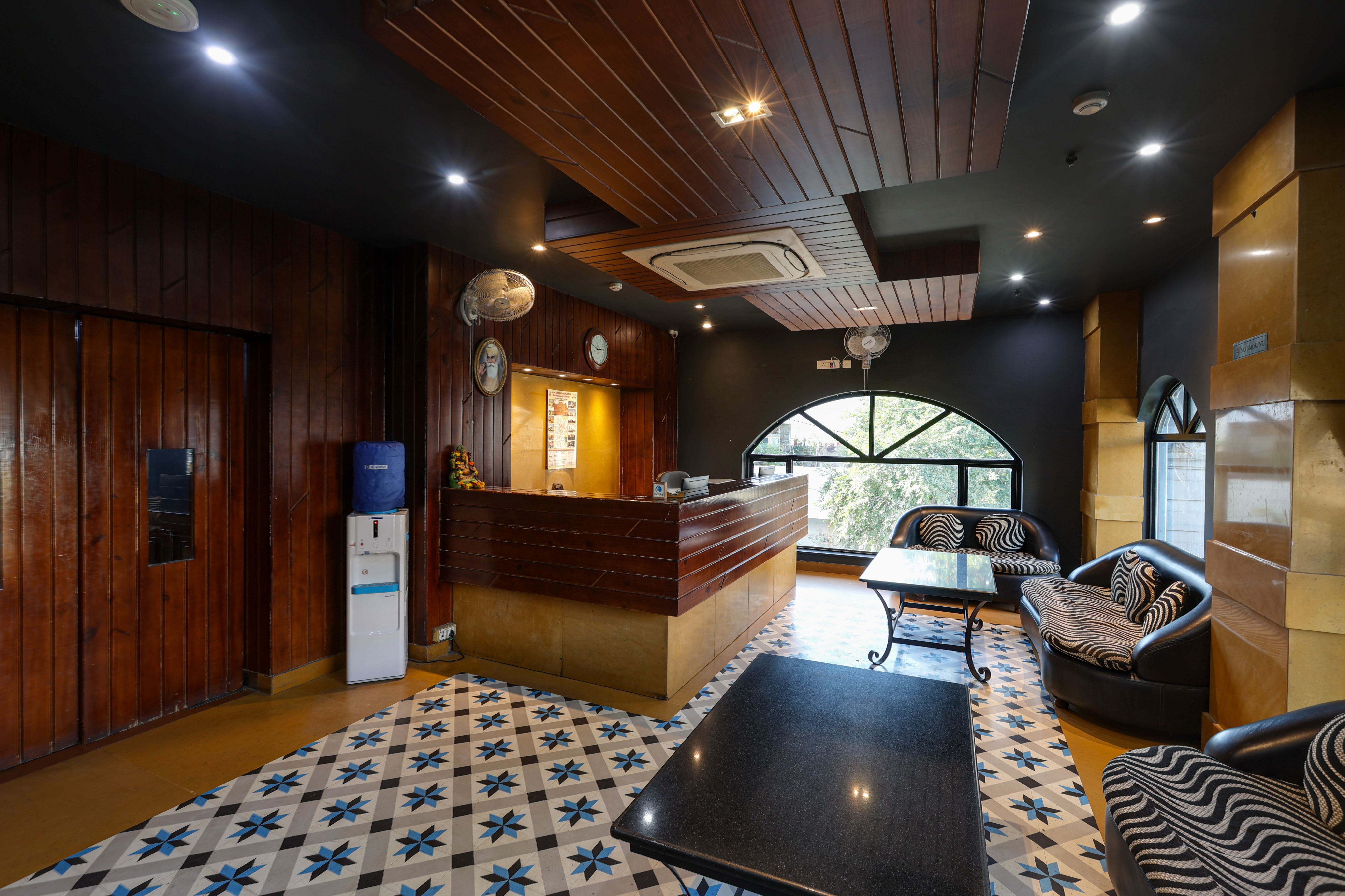 Hotel Kings Corner,Raja Park,3 star