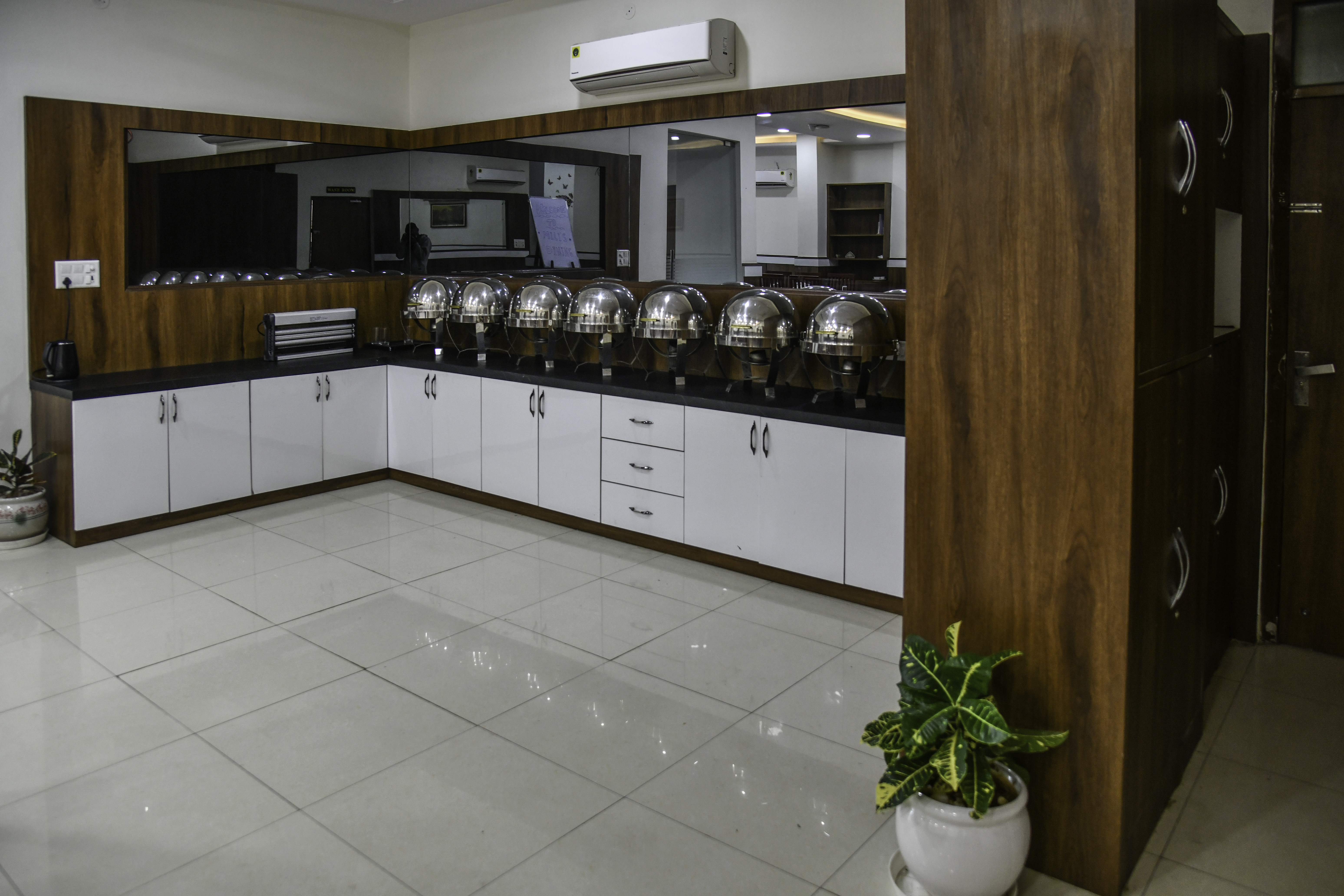 The Knights' Inn,Jagatpura,3 star