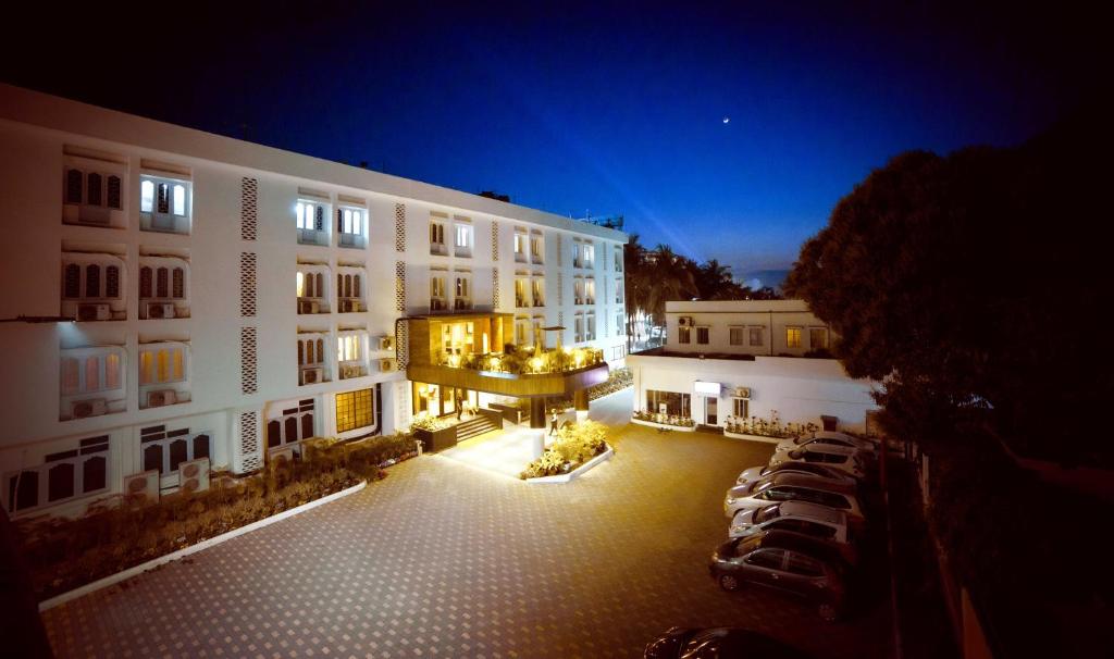 The Cindrella Hotel,Cosmos Mall,4 star