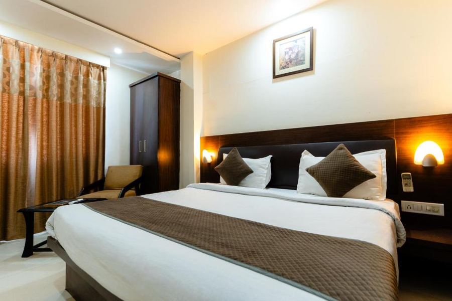 Hotel Krishna By Keymagics,Pposite Lakshmi Mandir Cinema Hall Sahkar Marg, Jaipur Rajasthan 302015,3 star