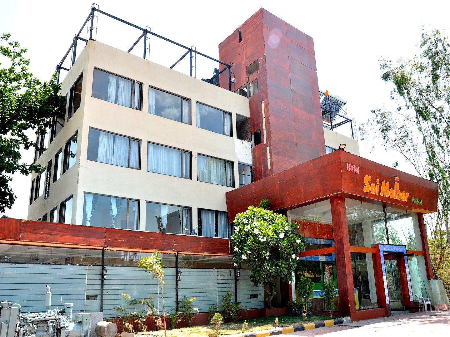 Hotel Malhar Palace,Panmala Rd, Behind Union Bank Of India, Shirdi,Tal Rahata,Ahmednagar Maharashtra 423109,3 star