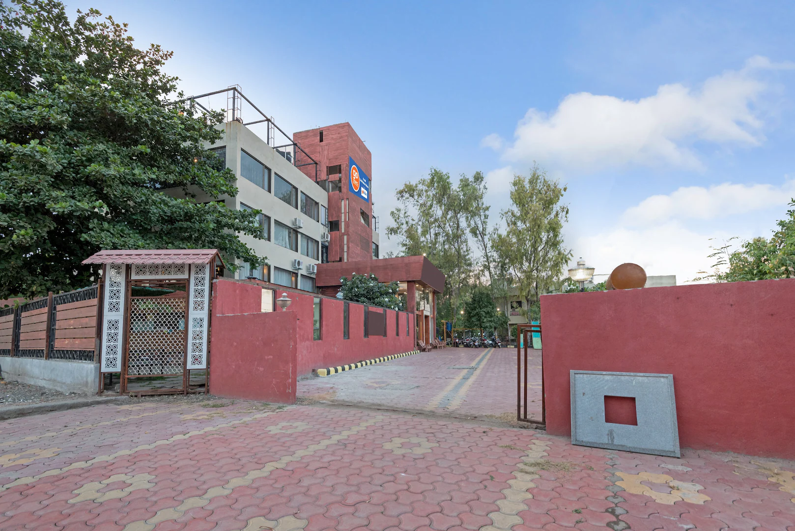 Hotel Malhar Palace,Panmala Rd, Behind Union Bank Of India, Shirdi,Tal Rahata,Ahmednagar Maharashtra 423109,3 star