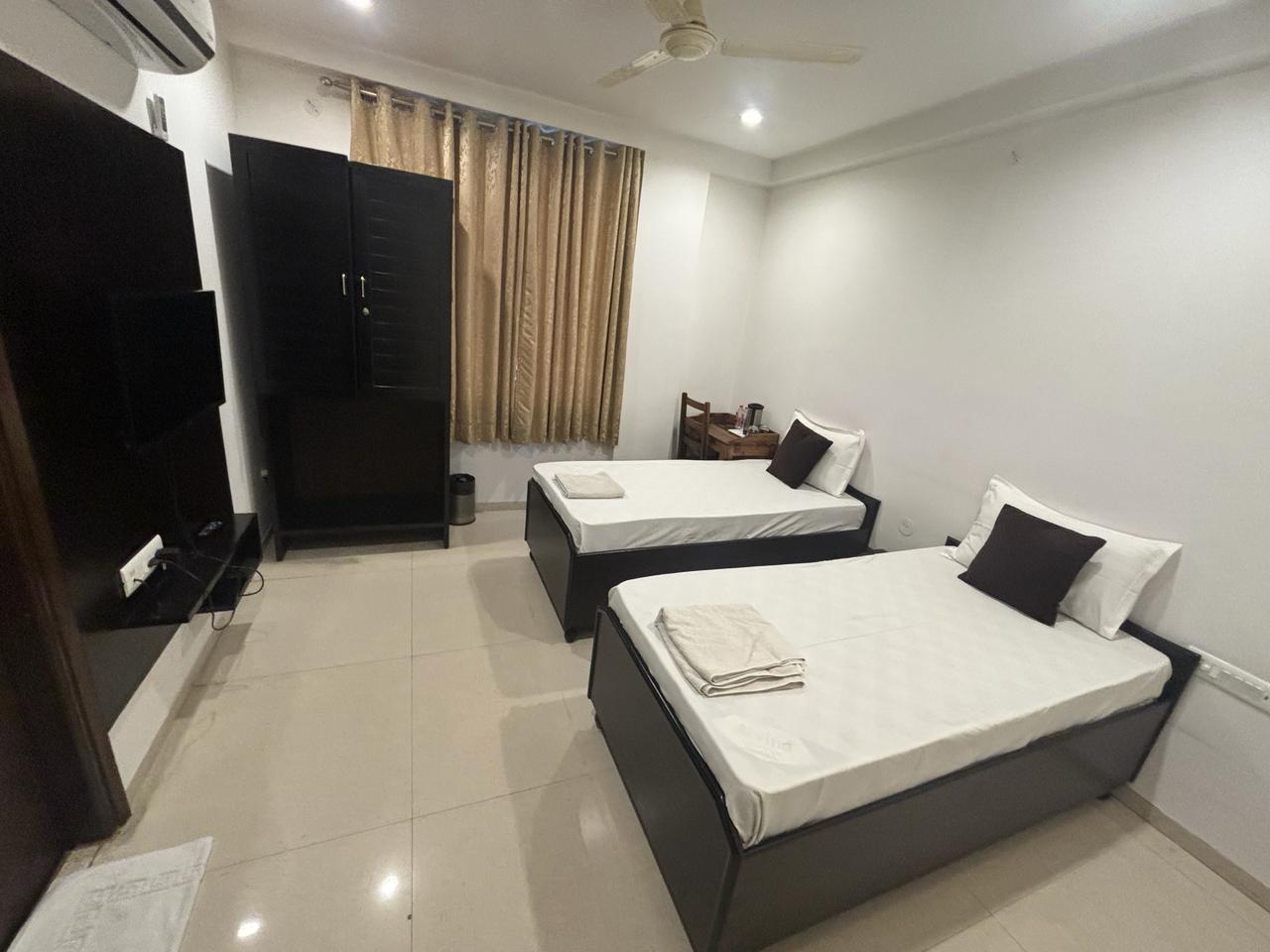 Hotel Life Inn,Bani Park,3 star