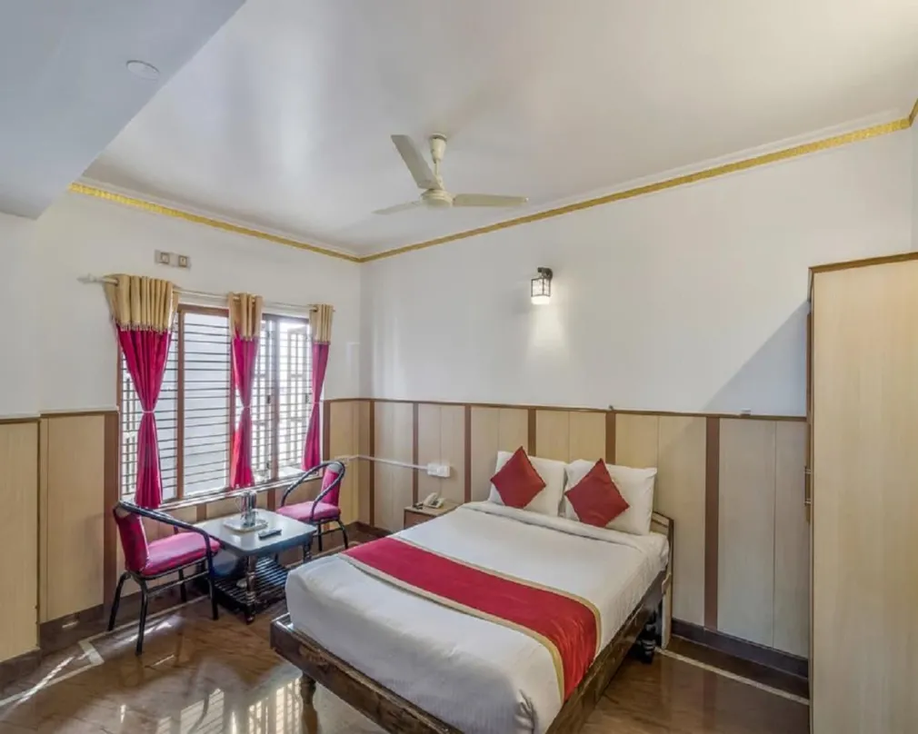 Hotel Shivaal's Residency