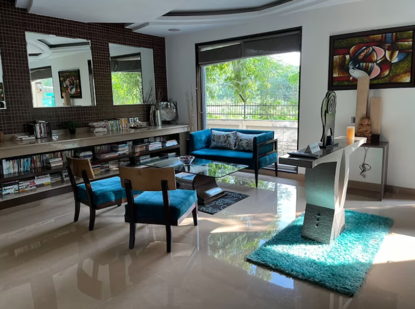 Yuhi Mansions | A Boutique Stay,Sector 45,3 star