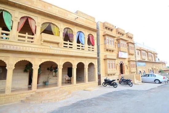 hotel golden safari