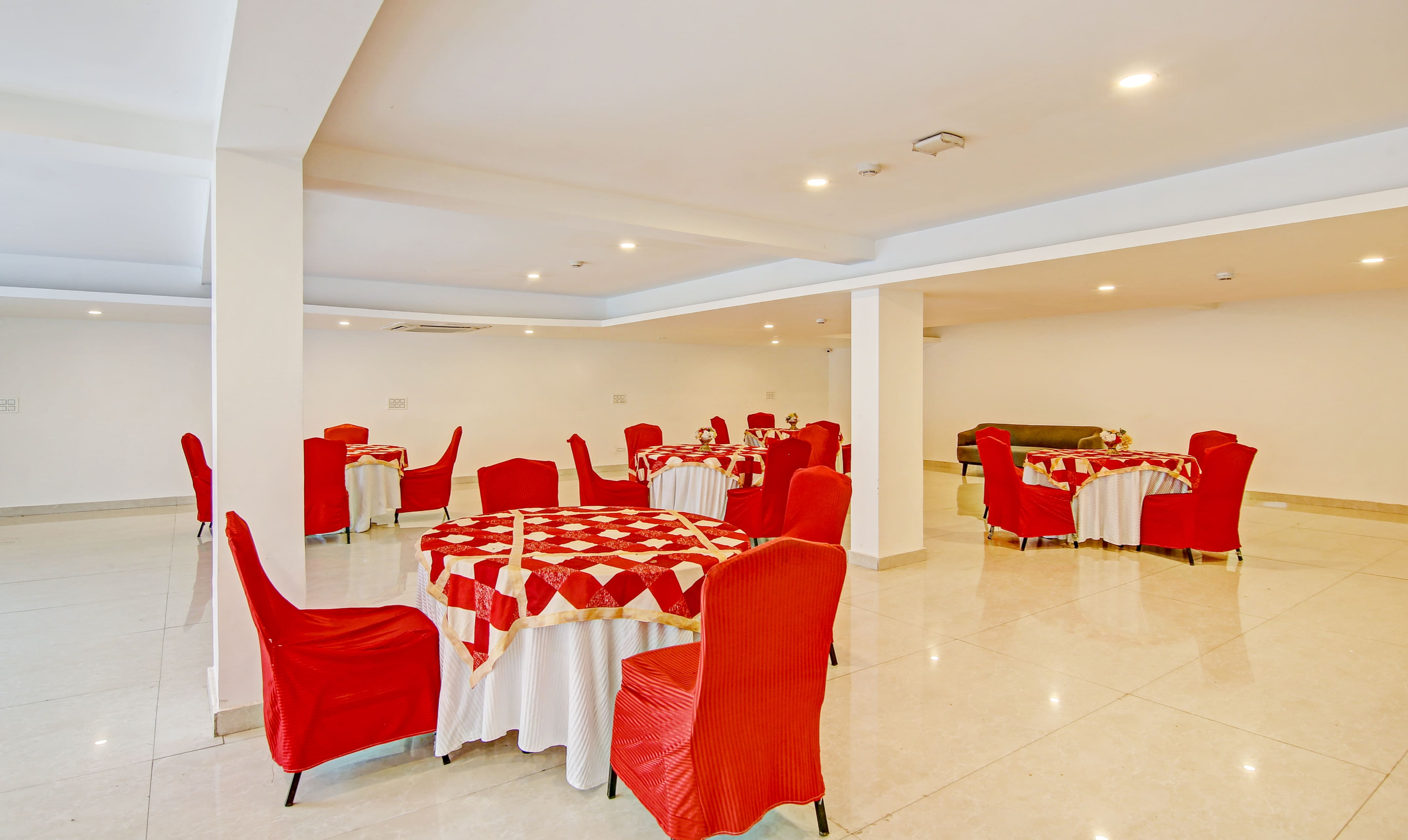 Treebo Ahinsa Residency Sohna Road,Gurugram>>Delhi,3 star