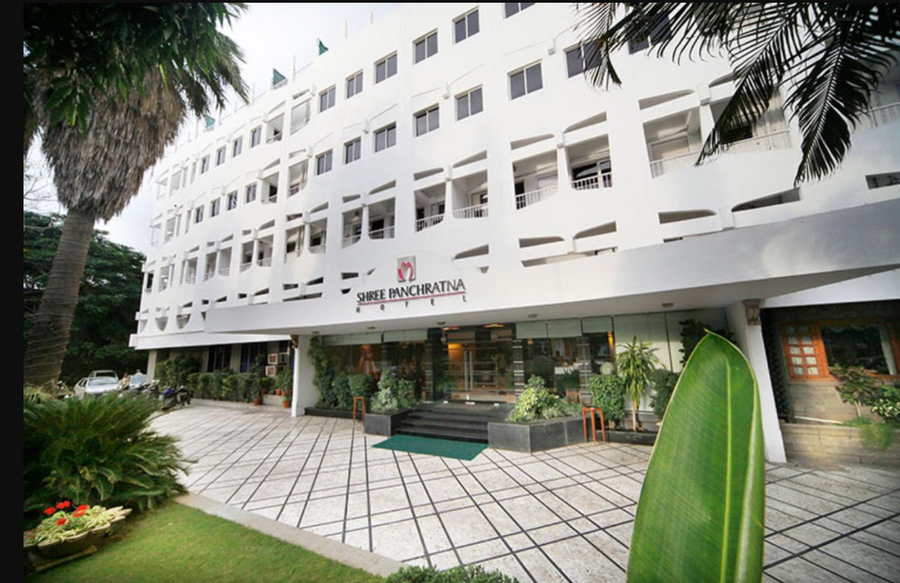 Shree Panchratna Hotel,Sangamvadi,3 star