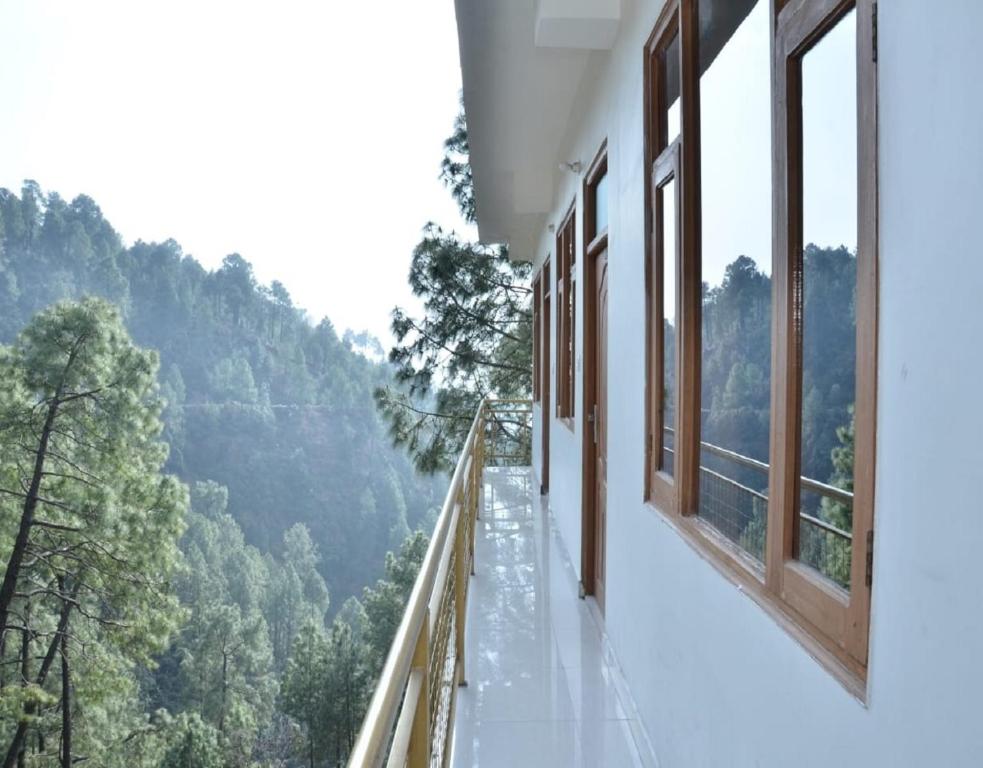 Asha Residency Shimla,Jutogh>>Shimla,3 star