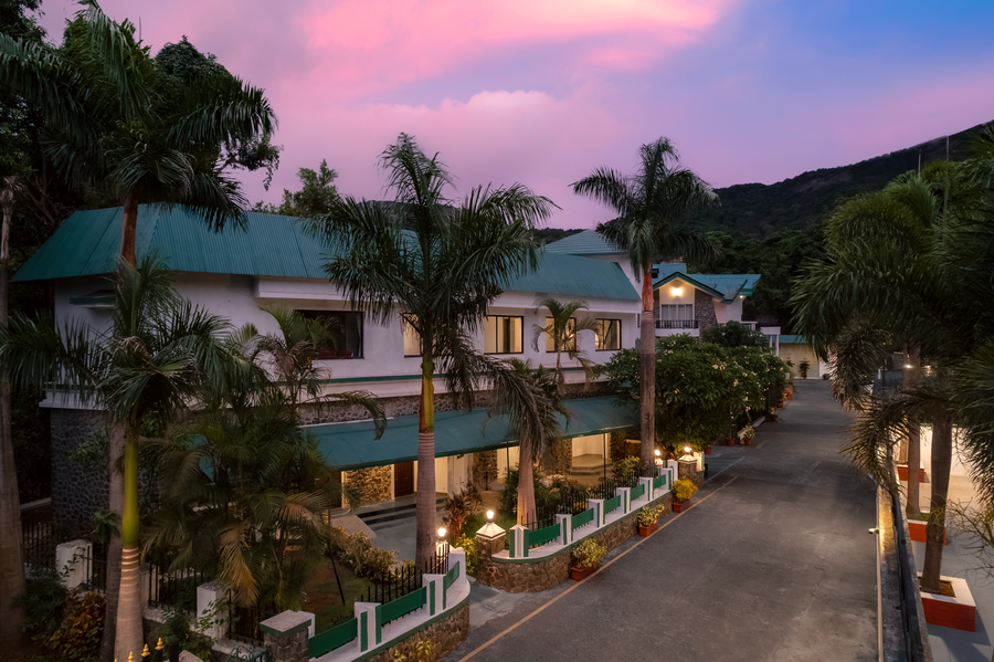 velvet county resort and spa