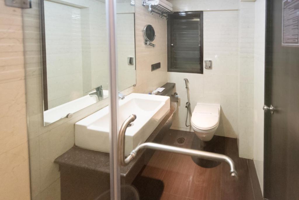 hotel le grande mumbai international airport