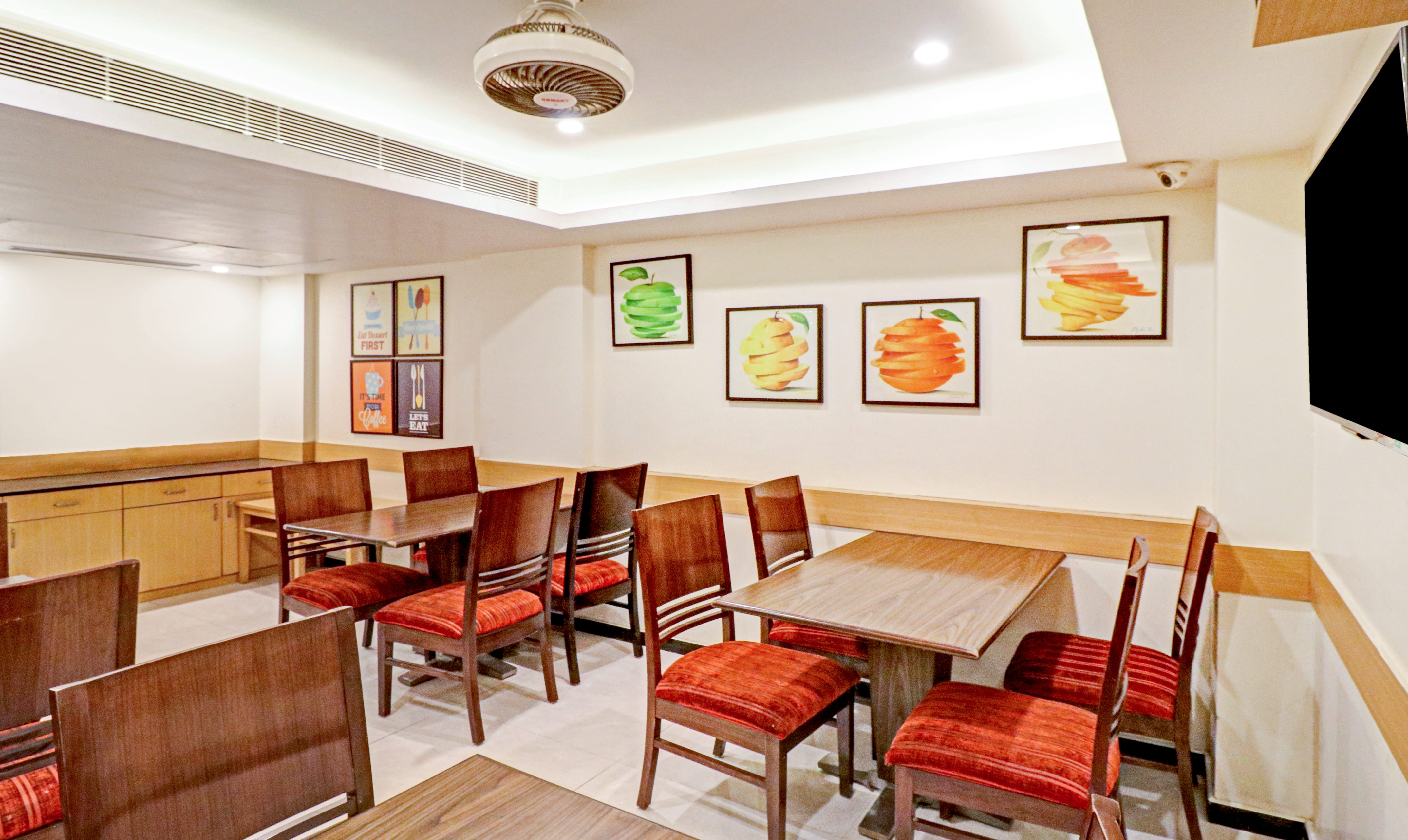 Treebo Galaxy Rooms,New Delhi>>Delhi,3 star