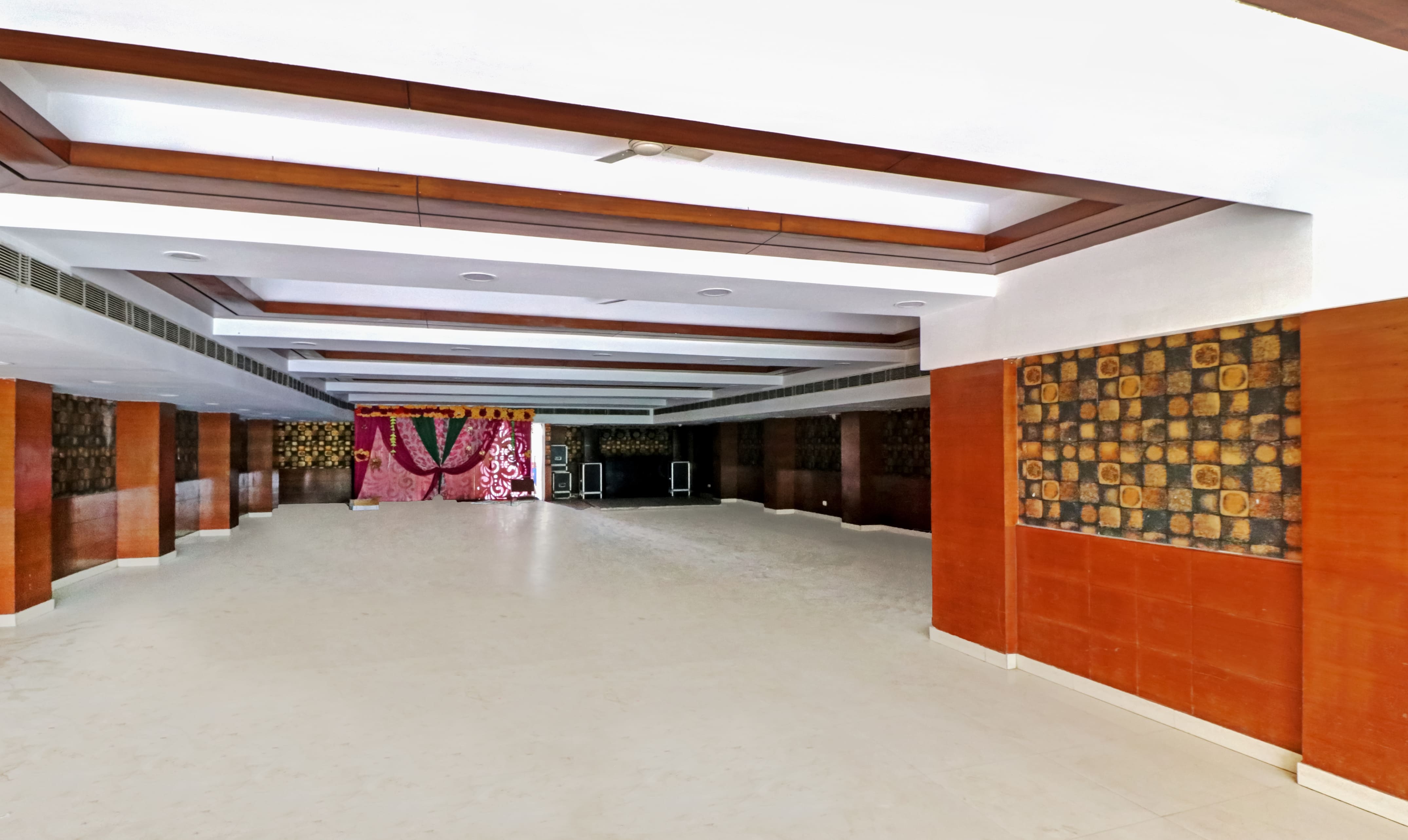 Treebo Galaxy Rooms,New Delhi>>Delhi,3 star