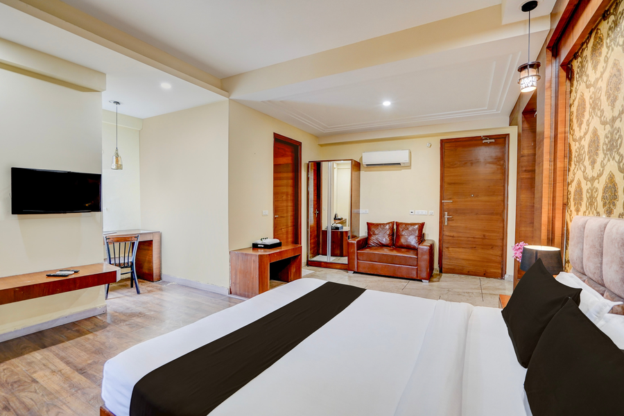 super townhouse sector 47 near medanta