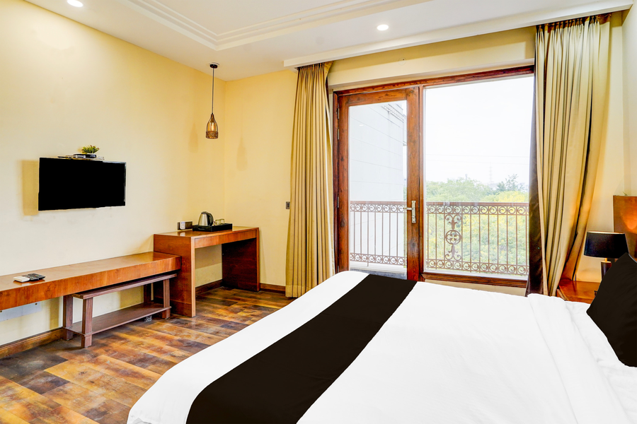 super townhouse sector 47 near medanta