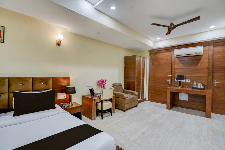 super townhouse sector 47 near medanta