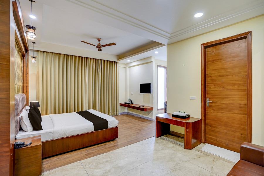 super townhouse sector 47 near medanta